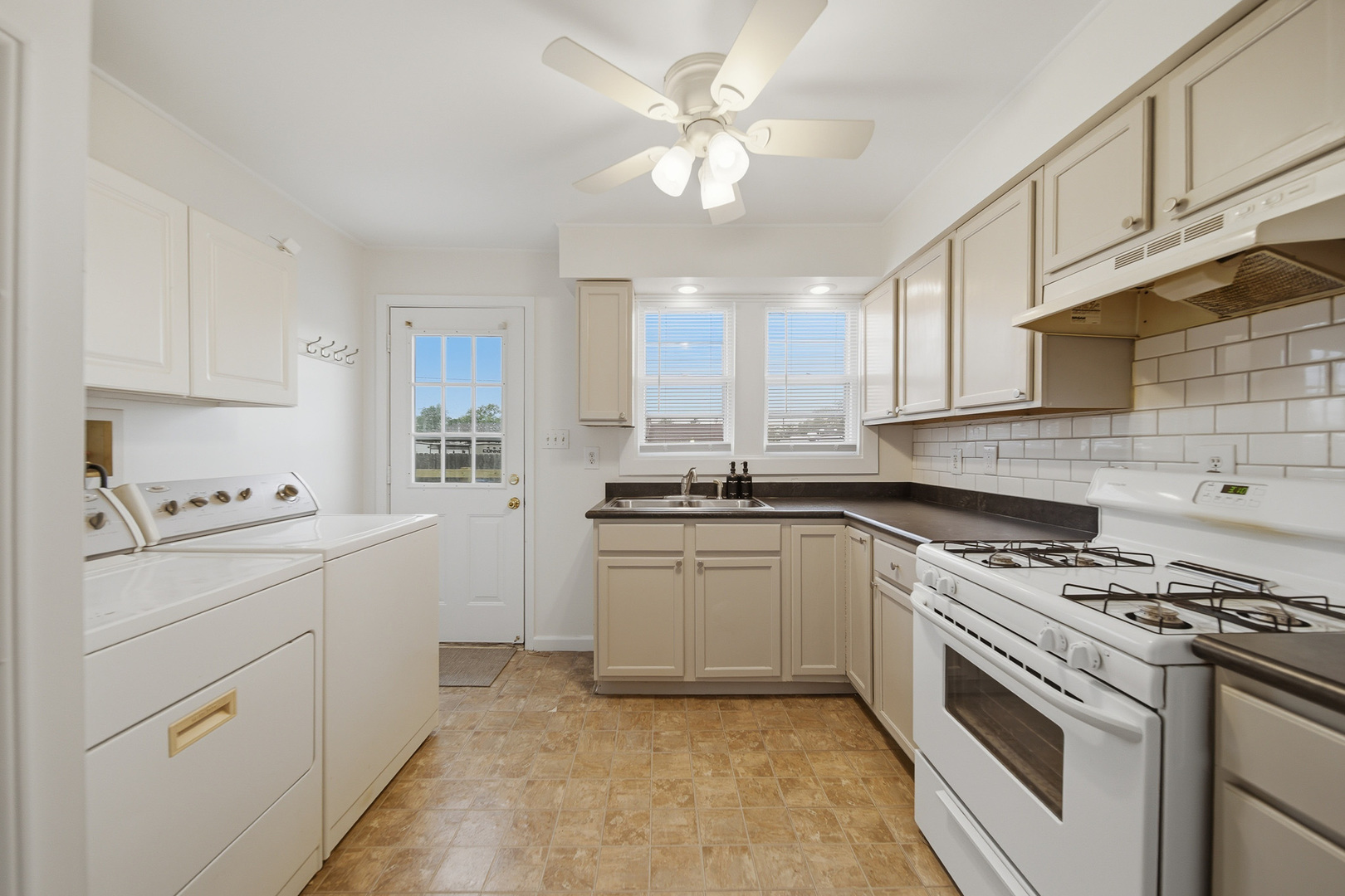905 South 5th Street DeKalb, IL 60115 - Photo 8 of 17