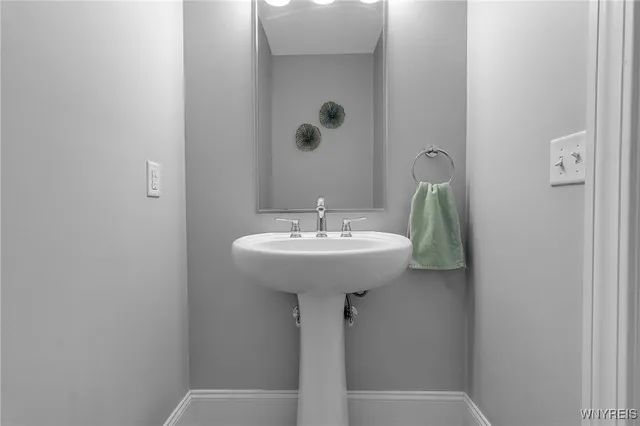 $975,000 | 37 Ojibwa Circle, Buffalo, NY 14202