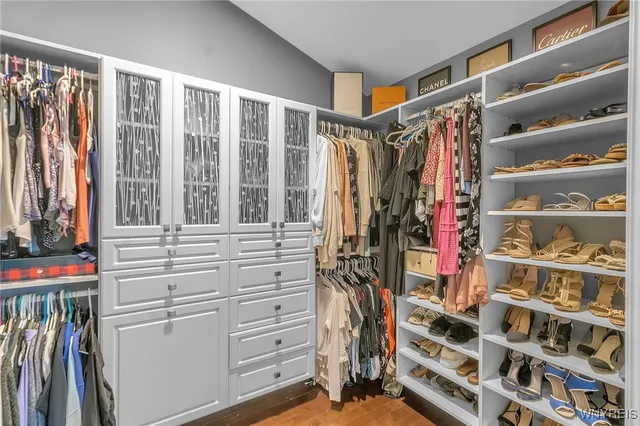 $975,000 | 37 Ojibwa Circle, Buffalo, NY 14202