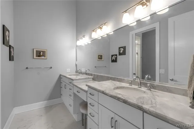 $975,000 | 37 Ojibwa Circle, Buffalo, NY 14202