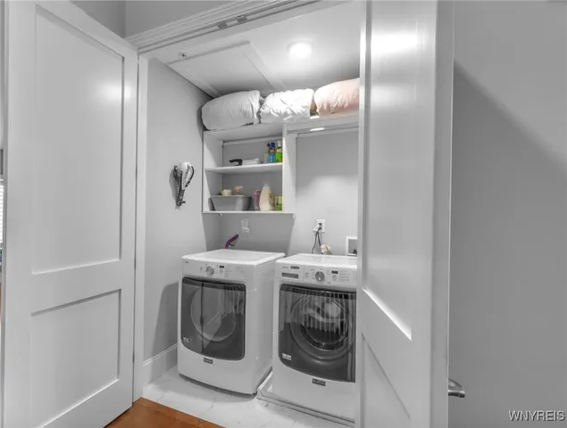 $975,000 | 37 Ojibwa Circle, Buffalo, NY 14202