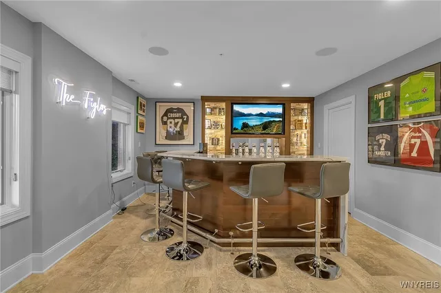 $975,000 | 37 Ojibwa Circle, Buffalo, NY 14202