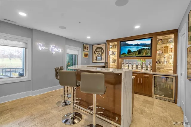 $975,000 | 37 Ojibwa Circle, Buffalo, NY 14202