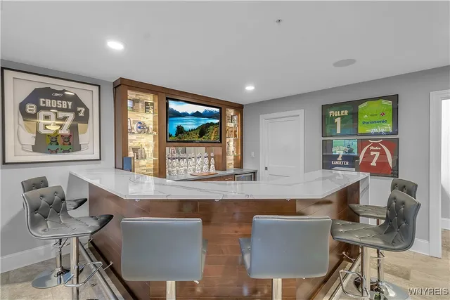 $975,000 | 37 Ojibwa Circle, Buffalo, NY 14202