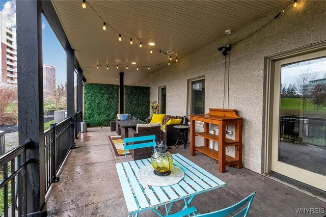 $975,000 | 37 Ojibwa Circle, Buffalo, NY 14202