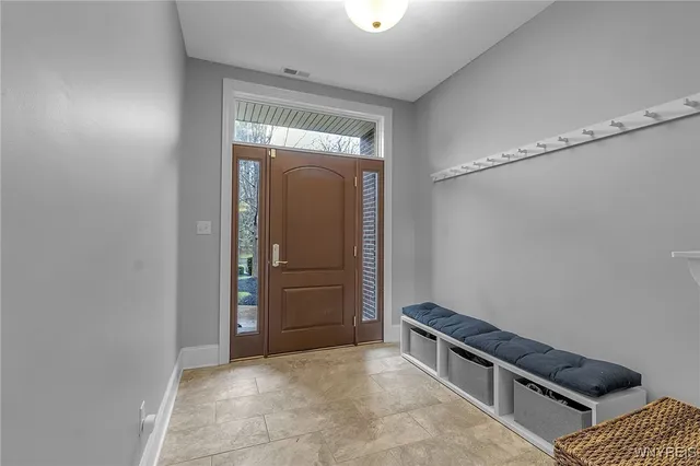 $975,000 | 37 Ojibwa Circle, Buffalo, NY 14202