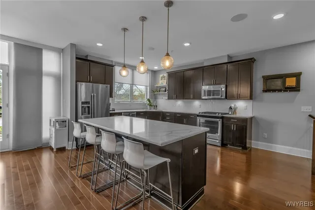 $975,000 | 37 Ojibwa Circle, Buffalo, NY 14202