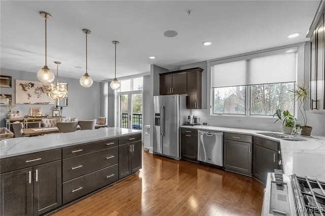 $975,000 | 37 Ojibwa Circle, Buffalo, NY 14202