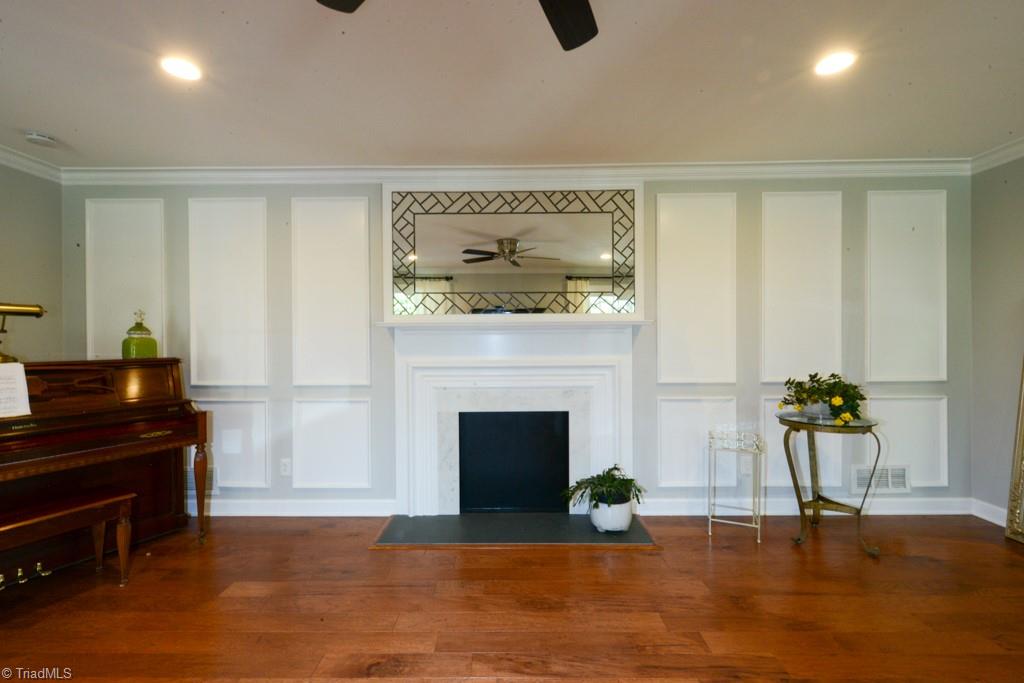 1410 Heathcliff Road High Point, NC 27262 - Photo 11 of 50 Love the detail on the mirror and walls