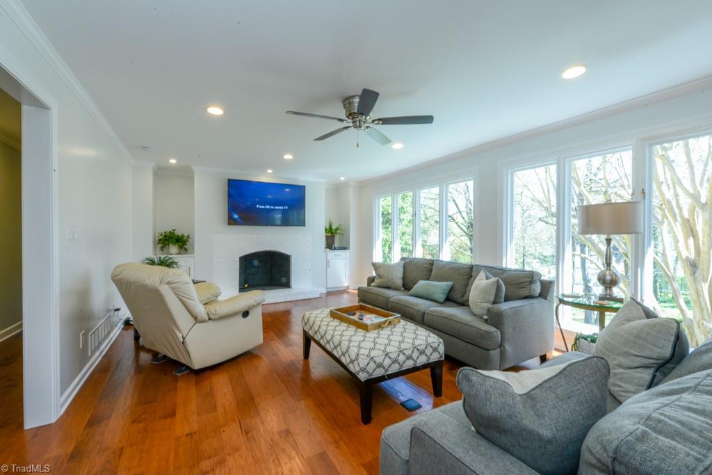 1410 Heathcliff Road High Point, NC 27262 - Photo 30 of 50 Great room with built in cabinetry