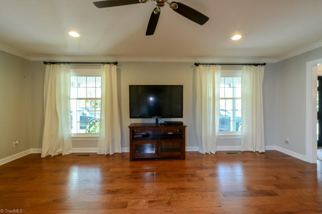 1410 Heathcliff Road High Point, NC 27262 - Photo 10 of 50 Gallery Image 10