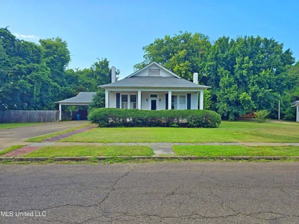 $64,700 | 155 West 2nd Street, Clarksdale, MS 38614
