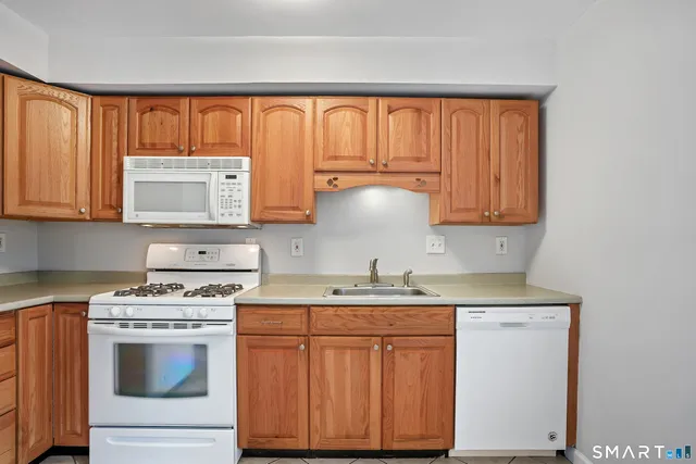 $340,000 | 240 Sunnyridge Avenue, Unit 63, Fairfield, CT 06824