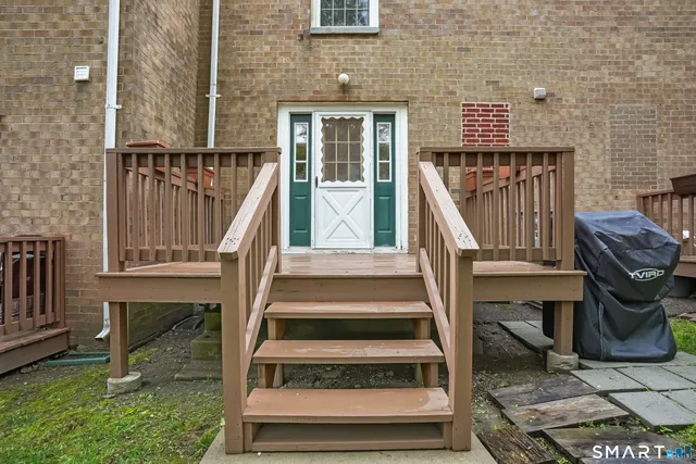 $340,000 | 240 Sunnyridge Avenue, Unit 63, Fairfield, CT 06824