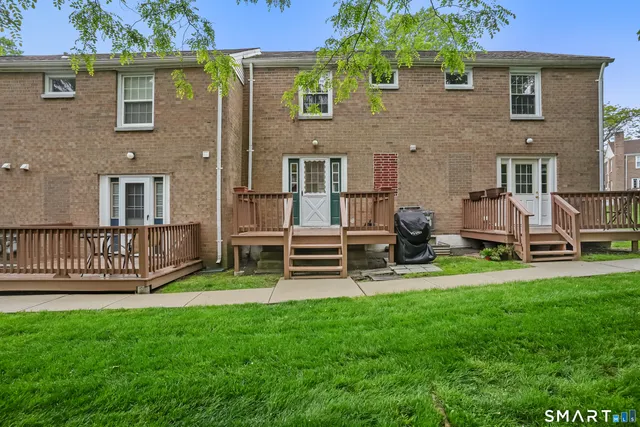 $340,000 | 240 Sunnyridge Avenue, Unit 63, Fairfield, CT 06824