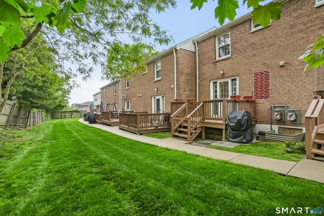 $340,000 | 240 Sunnyridge Avenue, Unit 63, Fairfield, CT 06824