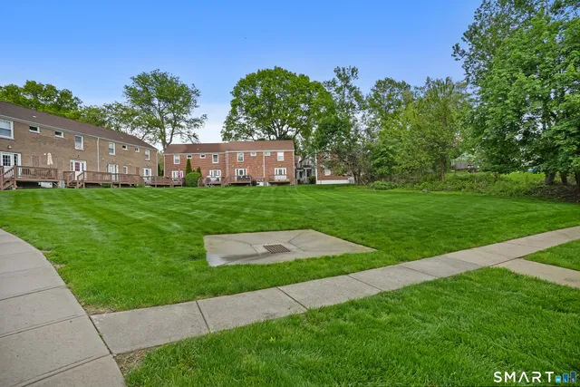 $340,000 | 240 Sunnyridge Avenue, Unit 63, Fairfield, CT 06824