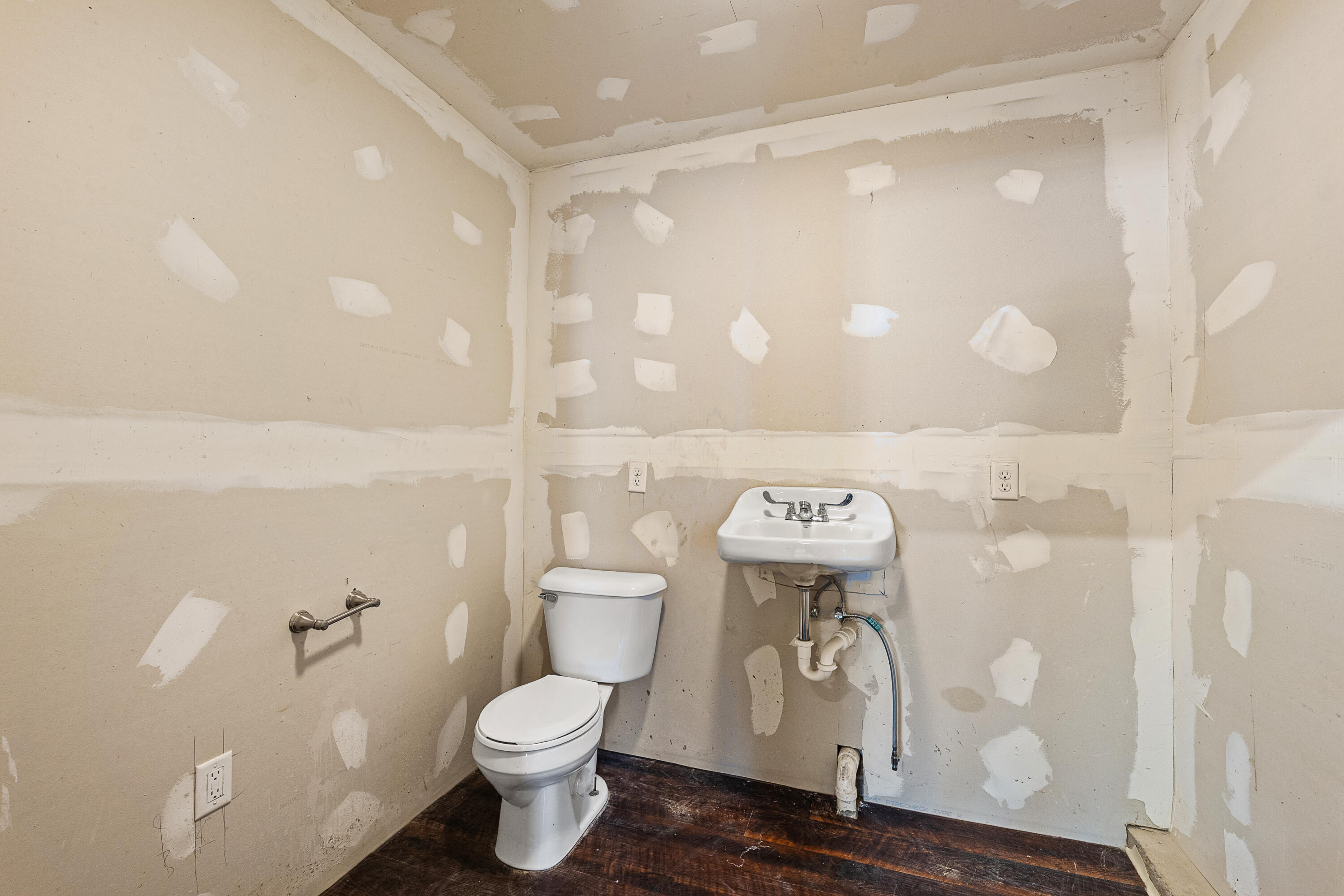 W3335 Bauer Road Leroy, WI 53050 - Photo 37 of 45 Half bath