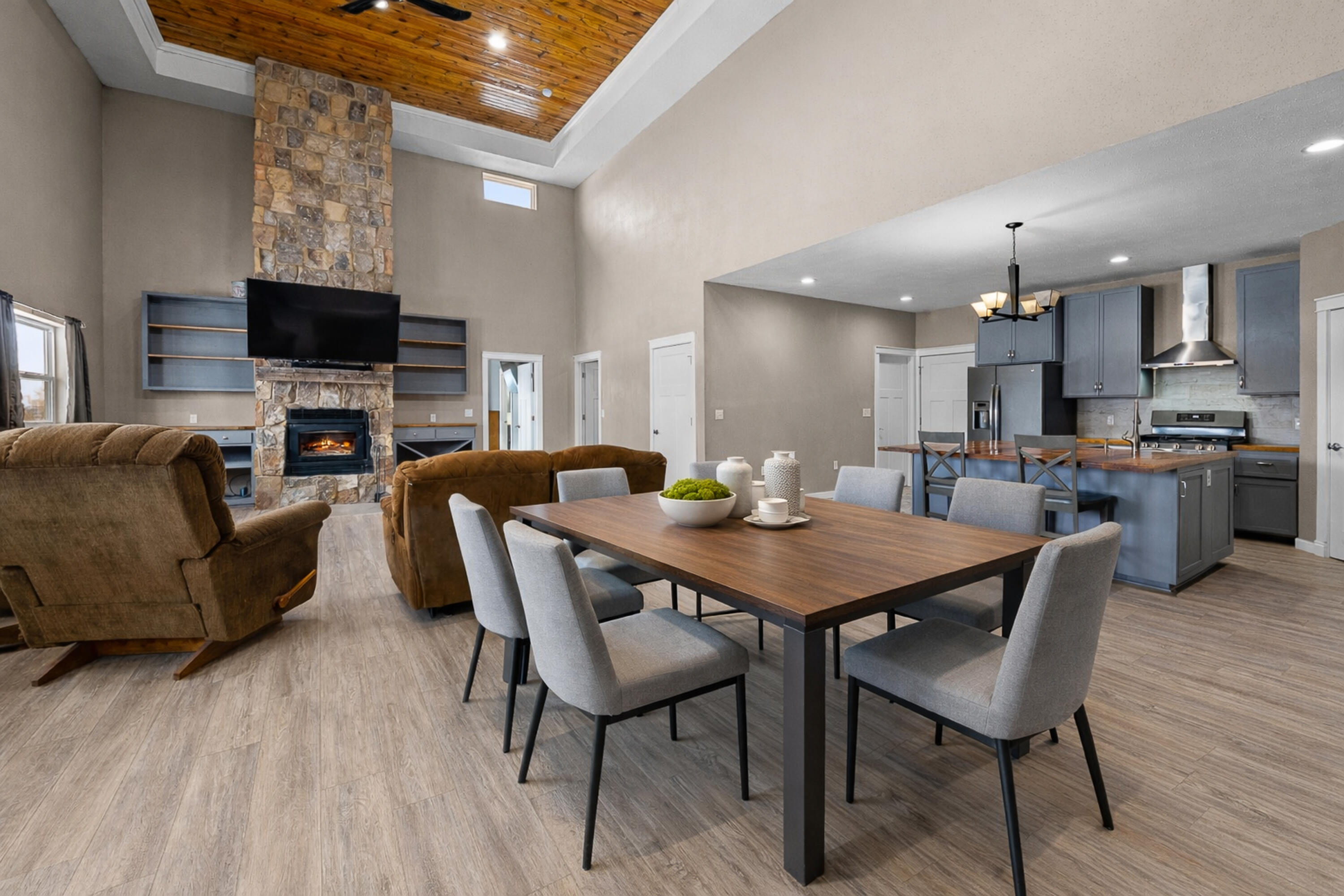 W3335 Bauer Road Leroy, WI 53050 - Photo 4 of 45 Living Room/Dining area