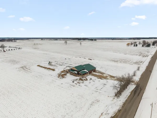 $700,000 | W3335 Bauer Road, Leroy, WI 53050