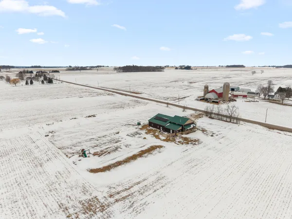 $700,000 | W3335 Bauer Road, Leroy, WI 53050