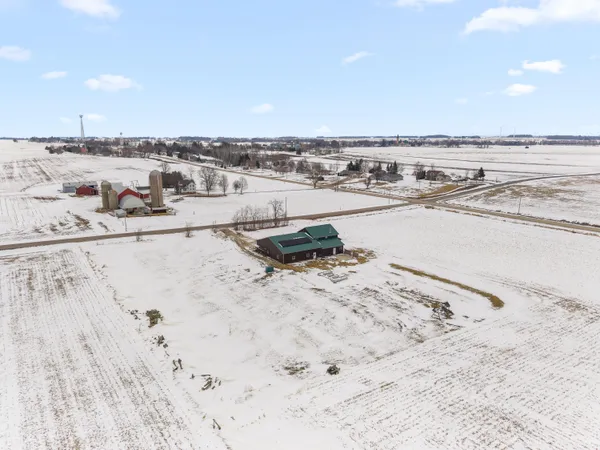 $700,000 | W3335 Bauer Road, Leroy, WI 53050