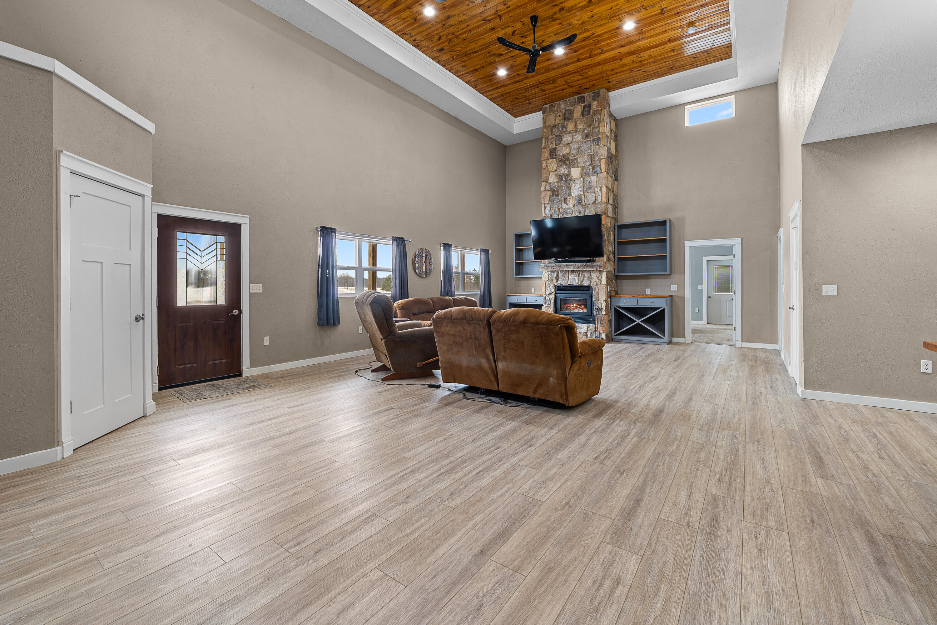 W3335 Bauer Road Leroy, WI 53050 - Photo 5 of 45 Living Room/Dining area