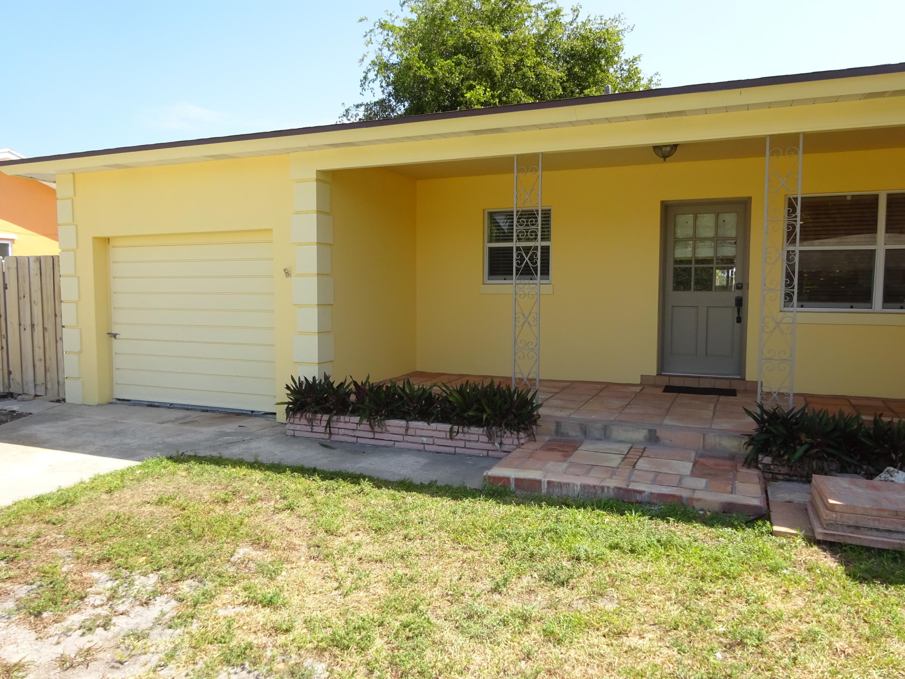 4200 Foss Road Lake Worth, FL 33461 - Photo 2 of 23 DSC04122