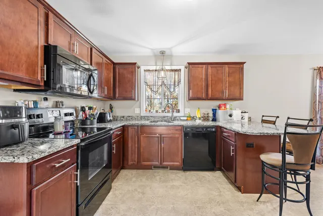 $685,000 | 12 Crawford Lane, Hooksett, NH 03106