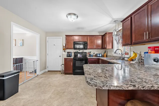 $685,000 | 12 Crawford Lane, Hooksett, NH 03106