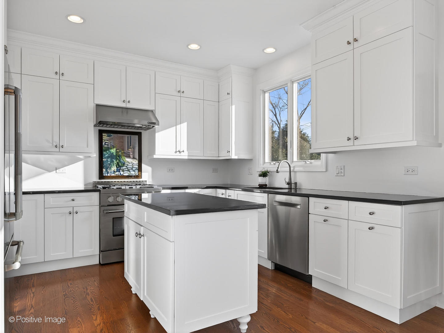 285 Middaugh Road Clarendon Hills, IL 60514 - Photo 8 of 37