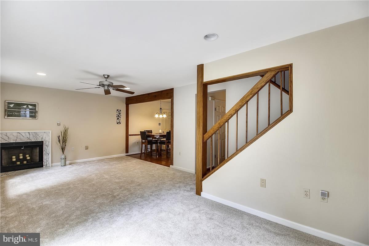 6591 Hemlock Point Road New Market, MD 21774 - Photo 5 of 30 Living Room