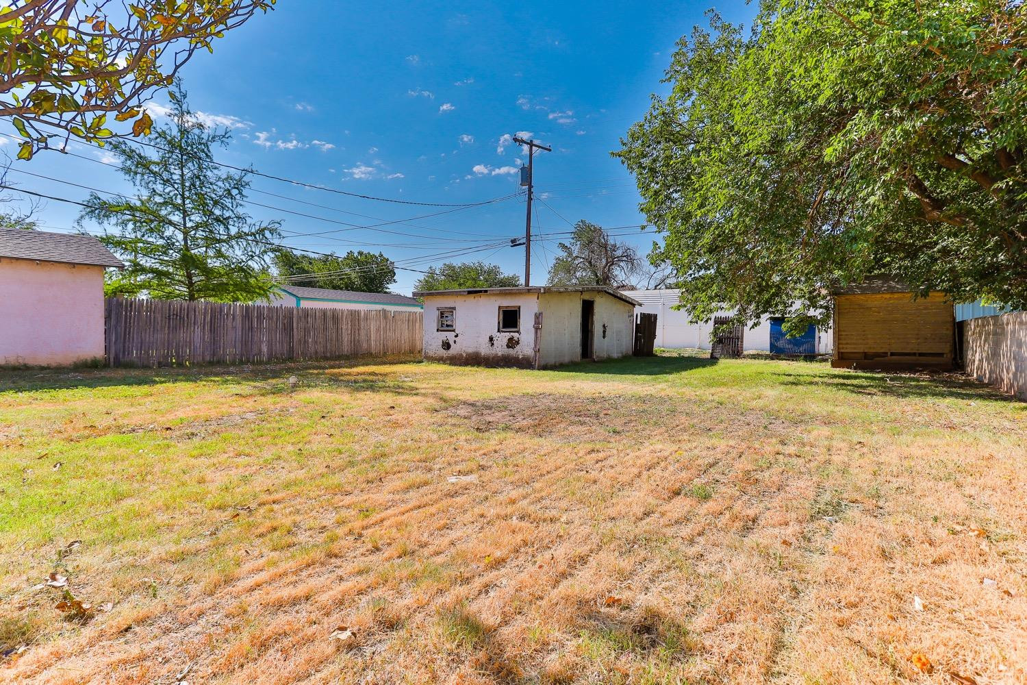 435 West Lynn Street Slaton, TX 79364 - Photo 20 of 22 a view of a house with a swimming pool