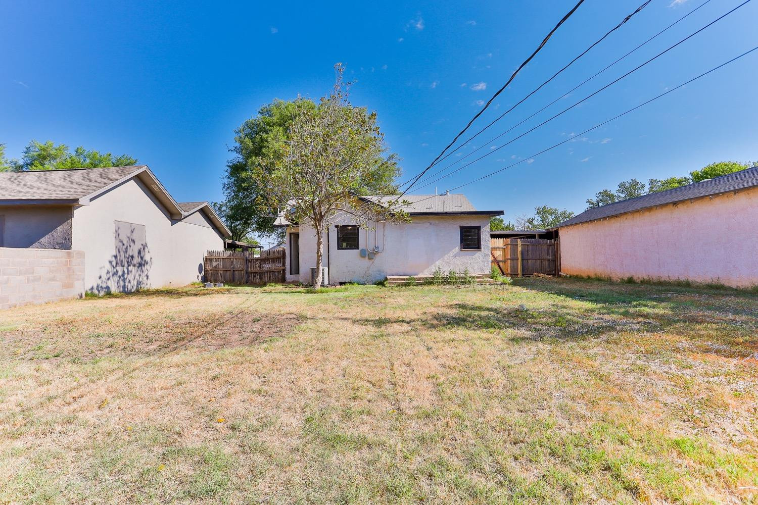 435 West Lynn Street Slaton, TX 79364 - Photo 21 of 22 a view of a house with a backyard