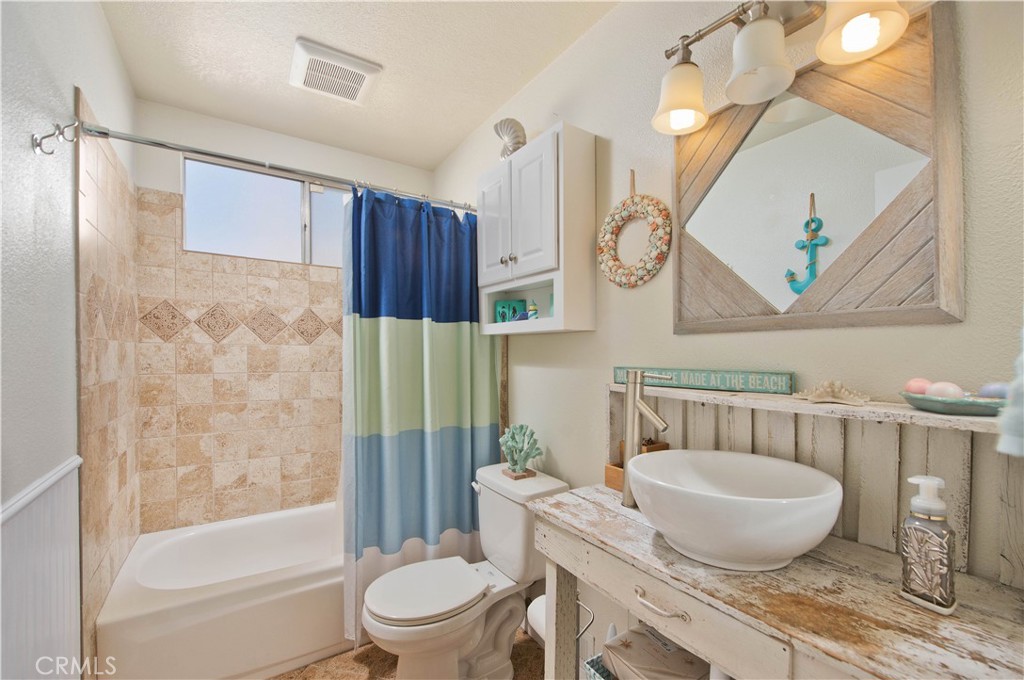 6373 Keystone Street Simi Valley, CA 93063 - Photo 15 of 29 Guest bathroom
