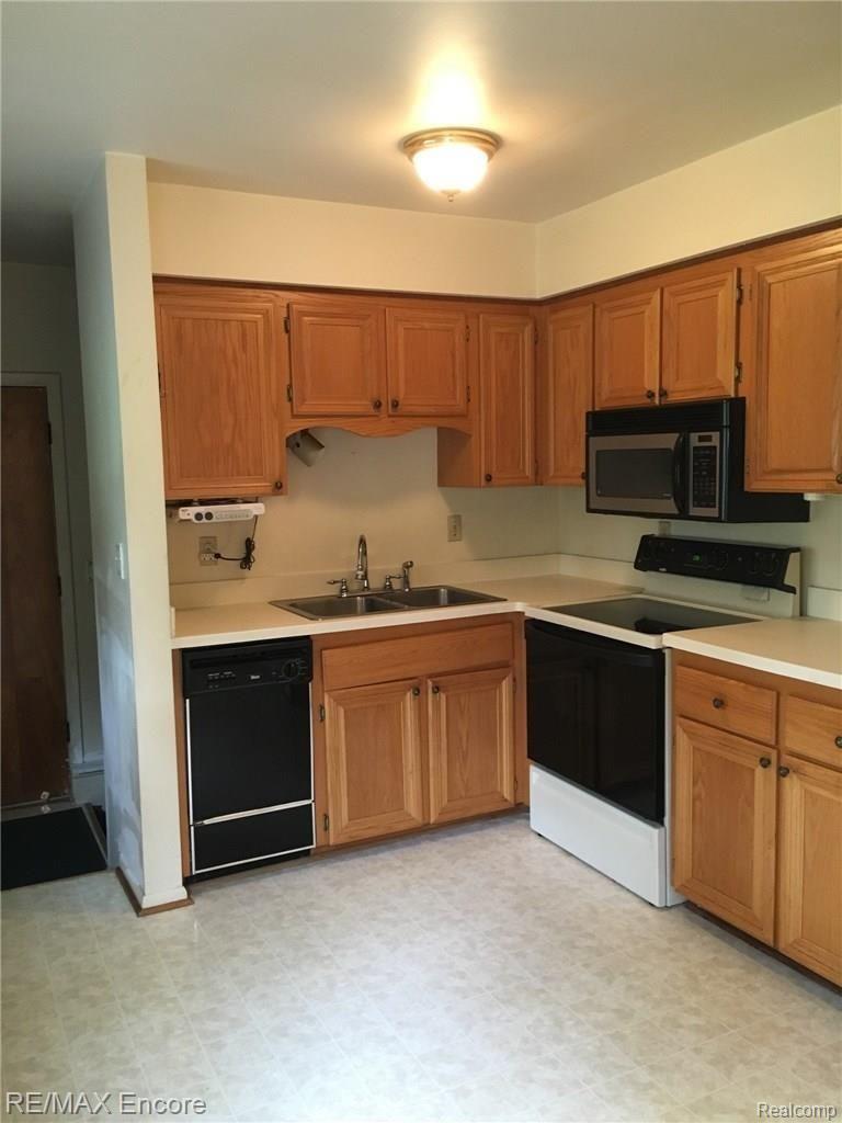 6673 Waldon Road Clarkston, MI 48346 - Photo 13 of 25 image.jpeg