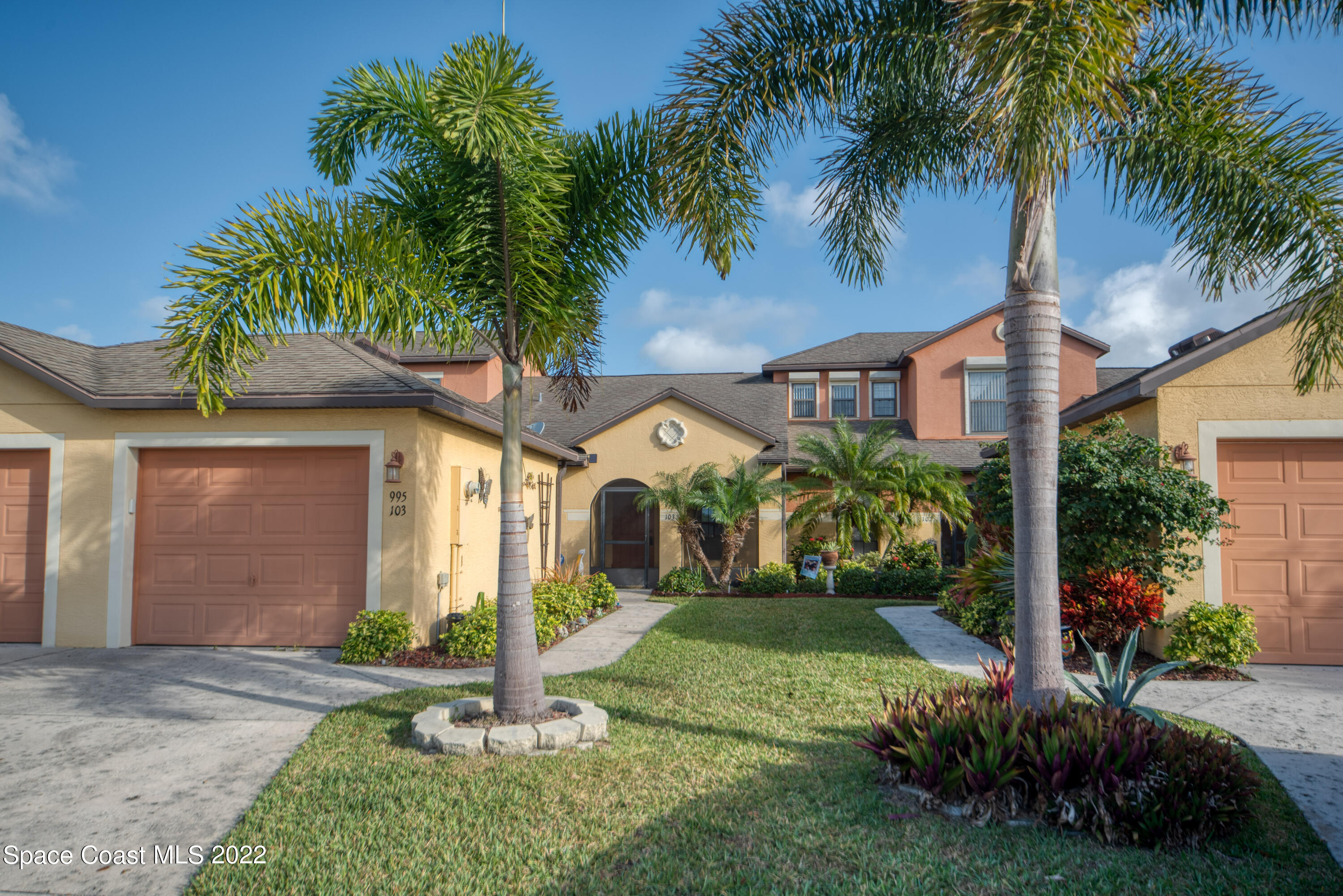 995 Luminary Circle, Unit 103 Melbourne, FL 32901 - Photo 2 of 27 a front view of house with yard and green space