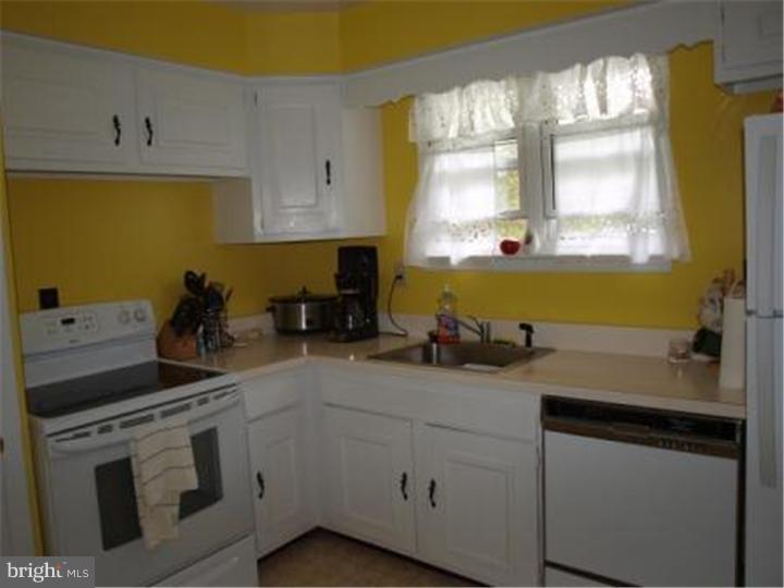 413 Edsam Avenue Pitman, NJ 08071 - Photo 4 of 16 Kitchen