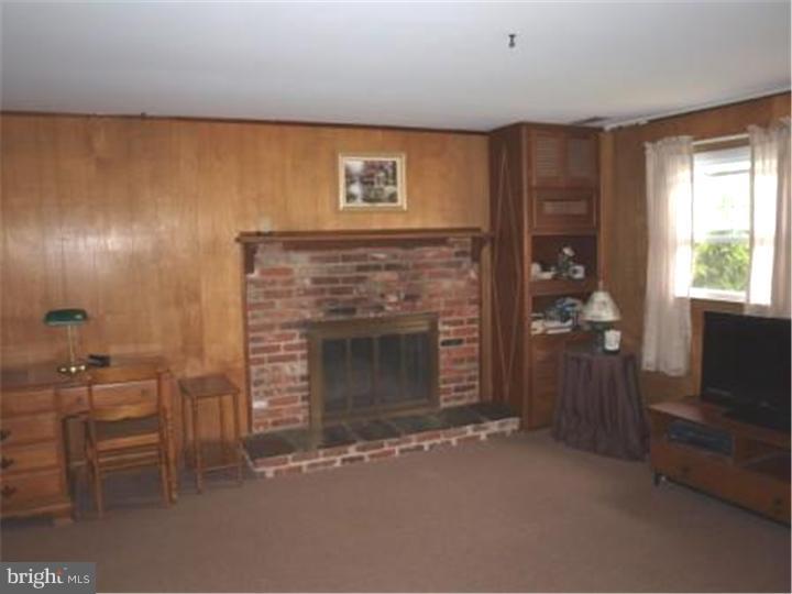 413 Edsam Avenue Pitman, NJ 08071 - Photo 5 of 16 Family Room