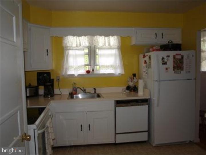 413 Edsam Avenue Pitman, NJ 08071 - Photo 8 of 16 Kitchen
