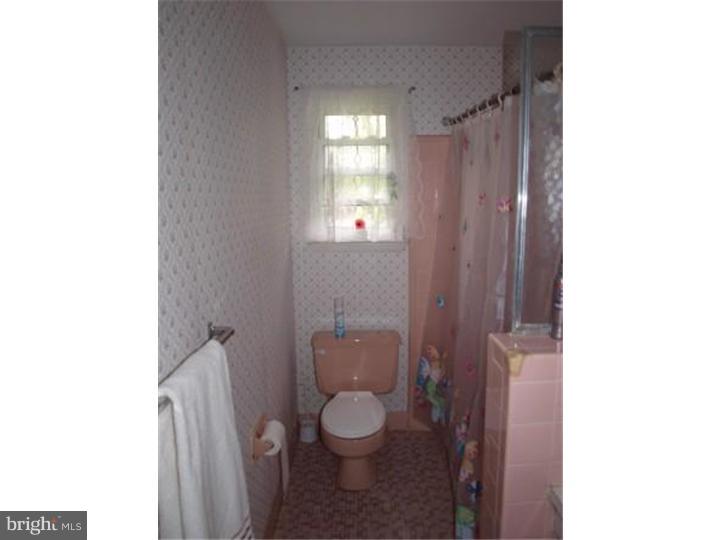 413 Edsam Avenue Pitman, NJ 08071 - Photo 9 of 16 Bathroom