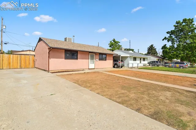 a view of an ocean with palm trees