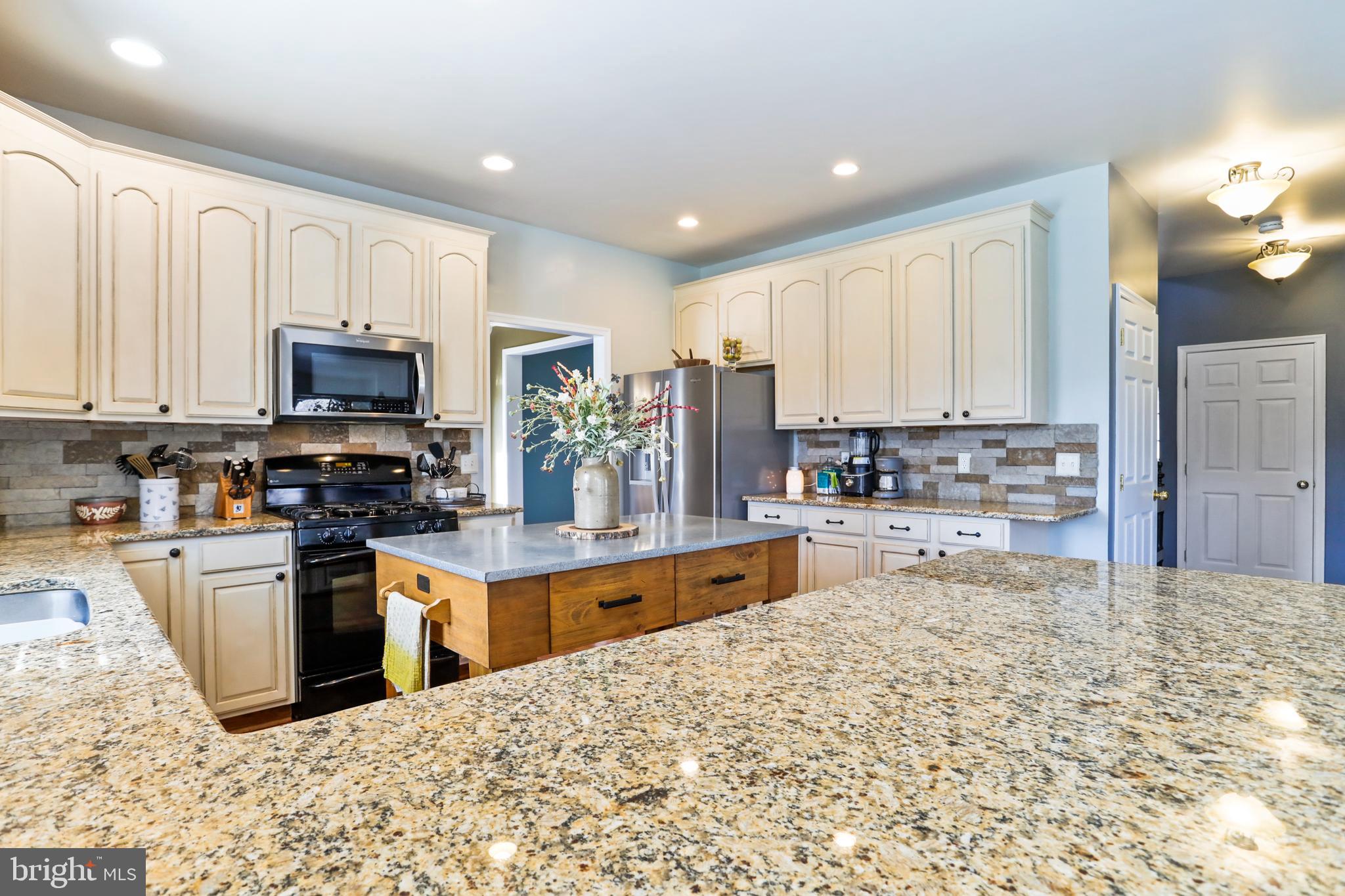 294 Freezeland Loop Road Linden, VA 22642 - Photo 16 of 83 Gourmet kitchen