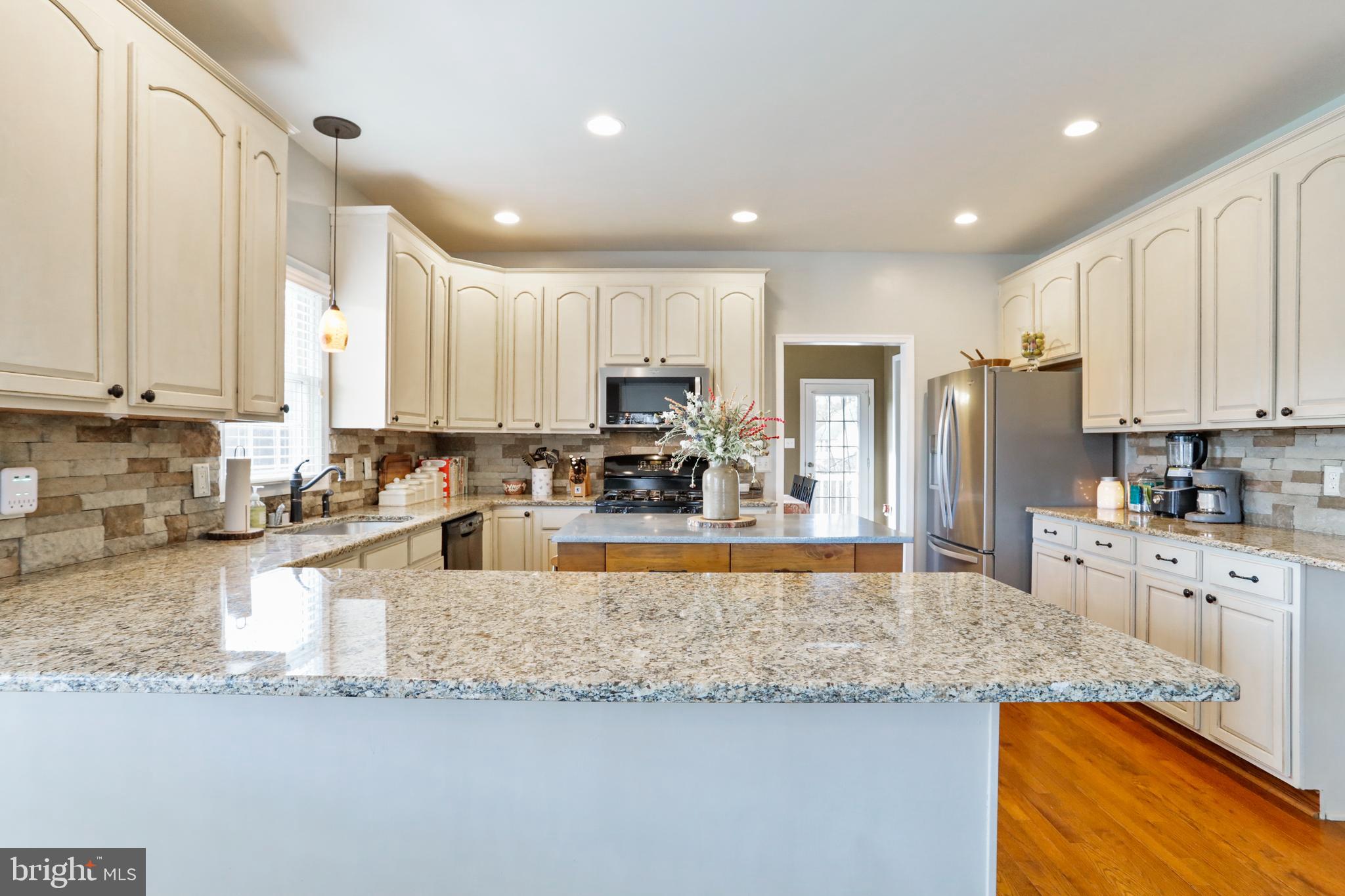 294 Freezeland Loop Road Linden, VA 22642 - Photo 17 of 83 LOTS of Cabinet and Granite Counterspace!!