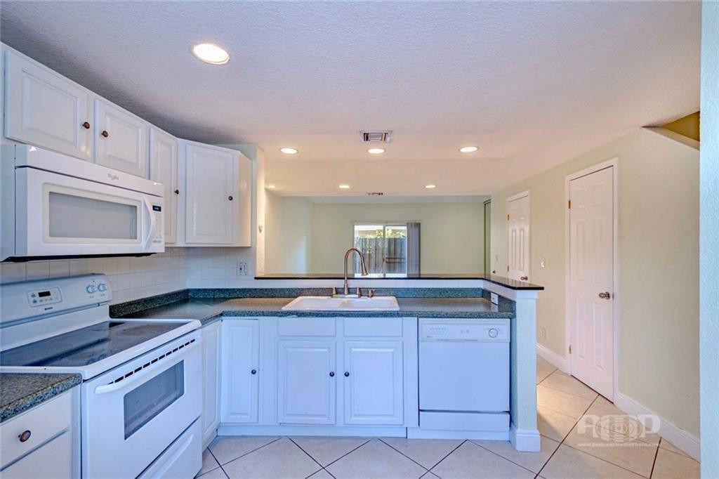 31 Southwest 3rd Street Pompano Beach, FL 33060 - Photo 8 of 29 Photo 8
