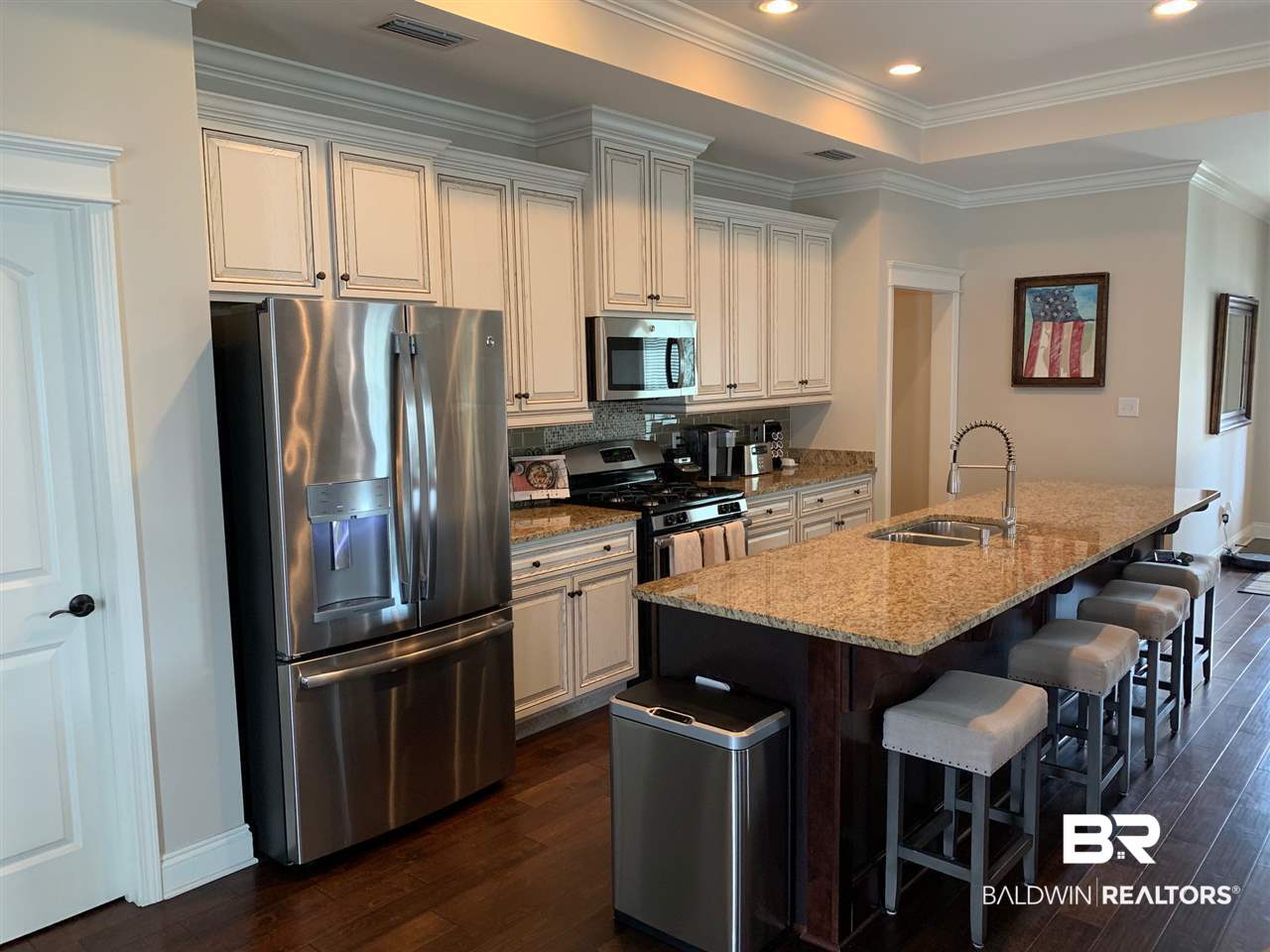 6154 Louise Place West Mobile, AL 36609 - Photo 5 of 25 Antique glazed cabinets
