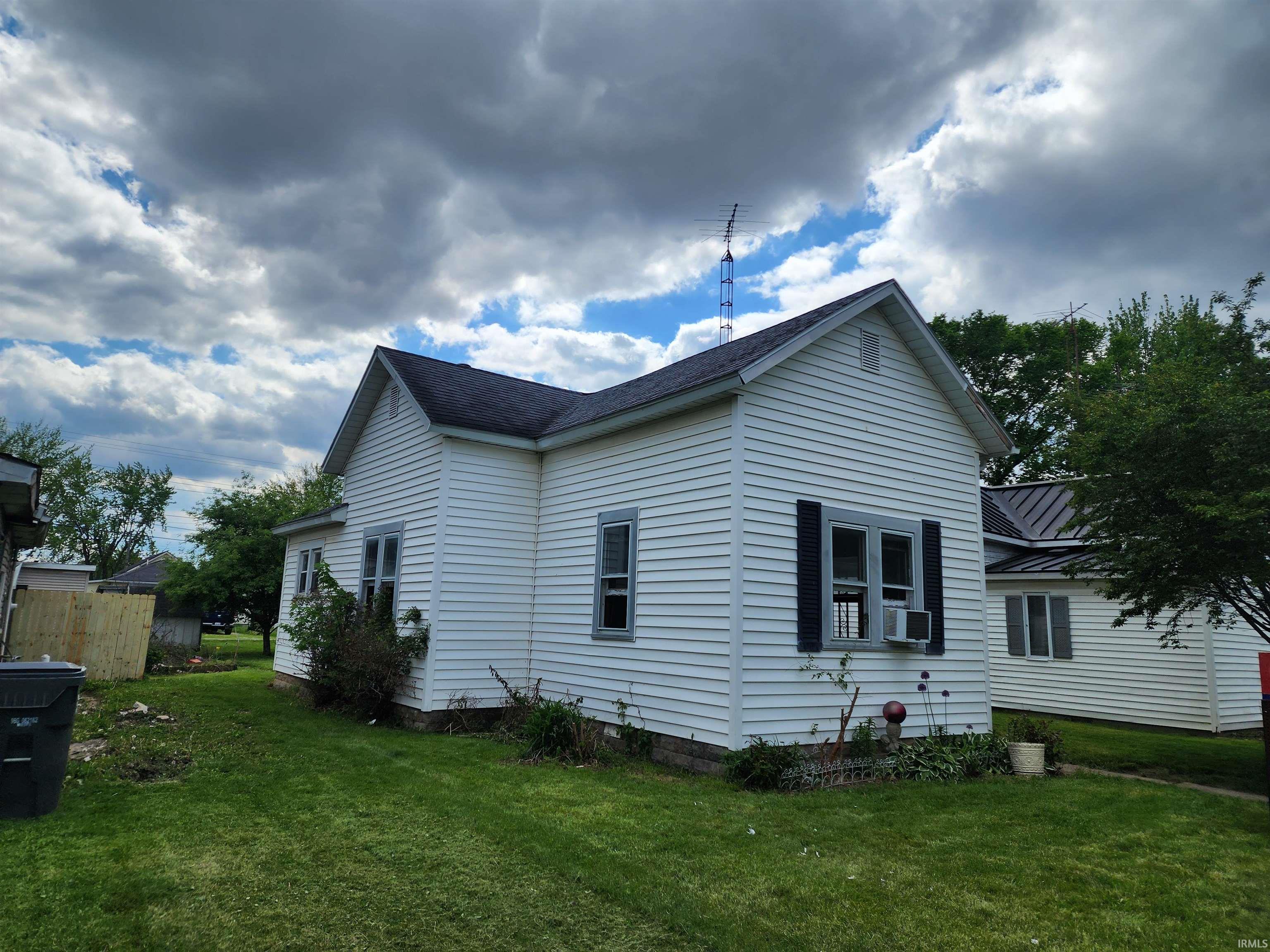 355 East North Street Dunkirk, IN 47336 - Photo 3 of 16