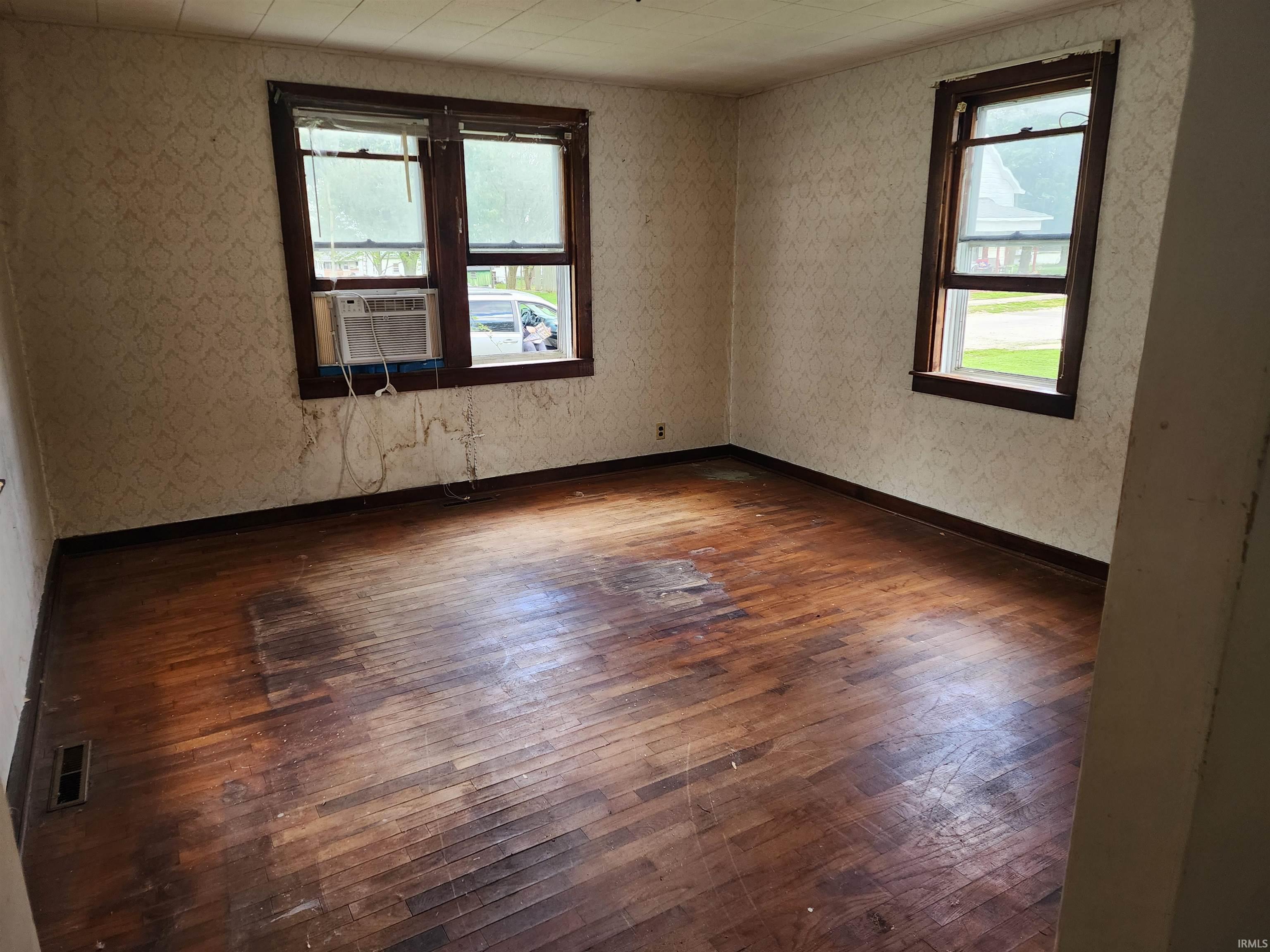355 East North Street Dunkirk, IN 47336 - Photo 4 of 16