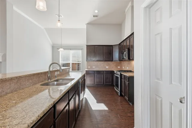 $2,100 | 6011 Watford Bend, Rosenberg, TX 77471