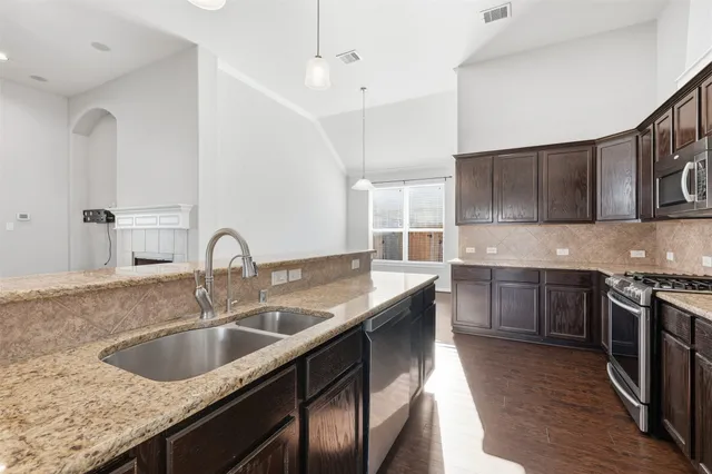 $2,100 | 6011 Watford Bend, Rosenberg, TX 77471